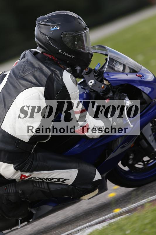 /Archiv-2025/53 16.09.2025 Track Day Domi Aegerter ADR/Gruppe gruen/backside
